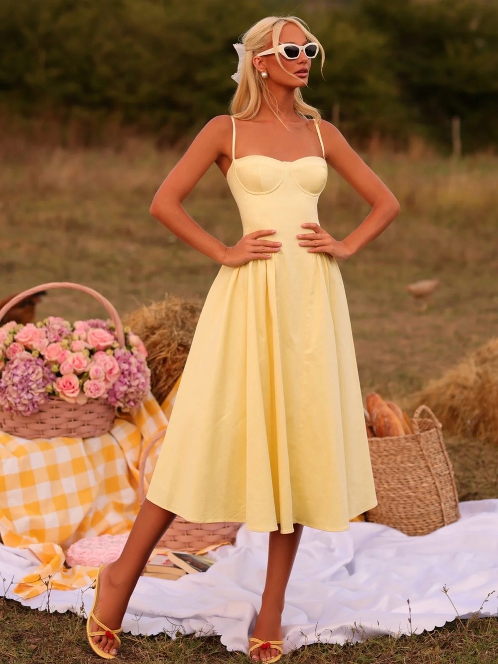 Oh Pretty SCARLETTE
Buttercup Corset Midi Dress